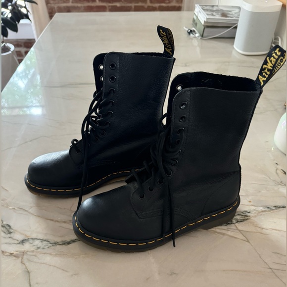 Dr. Martens - Picture 4 of 5